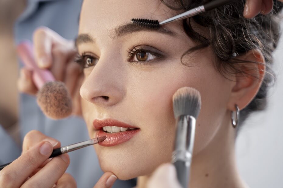 Los coaches de Foriu están altamente capacitados para realizar un maquillaje social tanto de día como de noche.