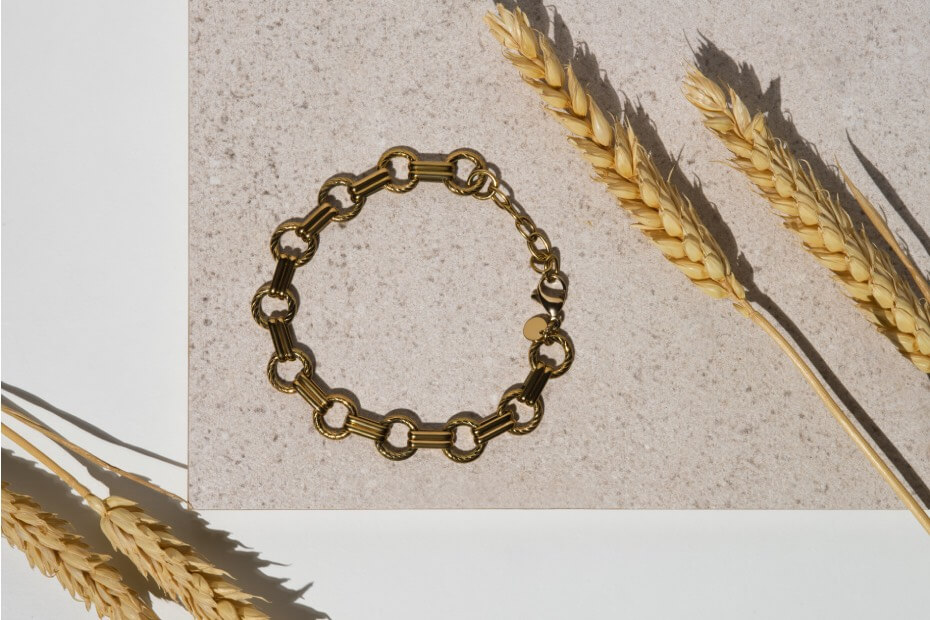 Foriu, en su blog te da los mejores tips para que combines tu maquillaje con los mejores accesorios.